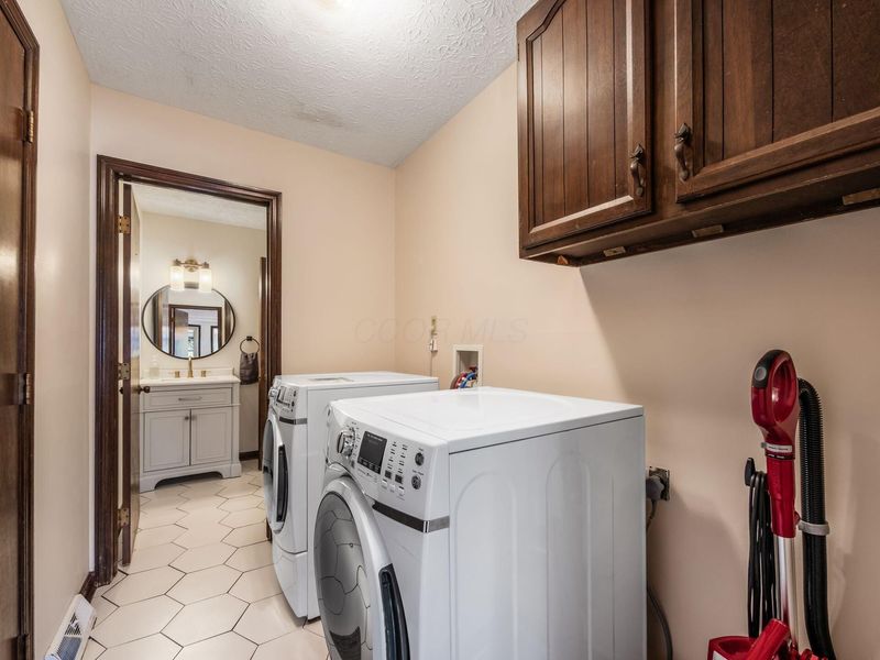 2956 Granada Hills Drive, Columbus, OH 43231 Photo 32