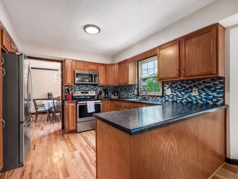 2956 Granada Hills Drive, Columbus, OH 43231 Photo 5