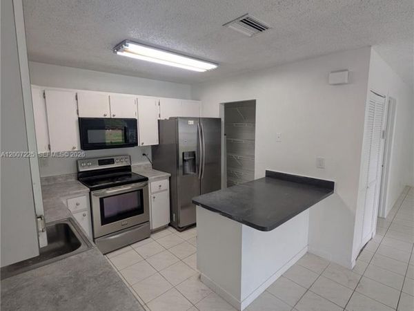 8033 NW 41st Ct , Sunrise, FL 33351