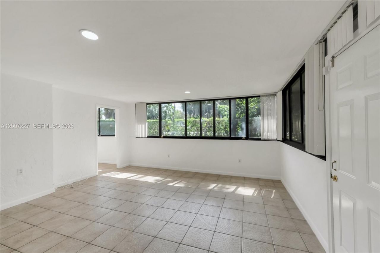 380 Fairway Cir , Unit 46, Weston, FL 33326 Photo