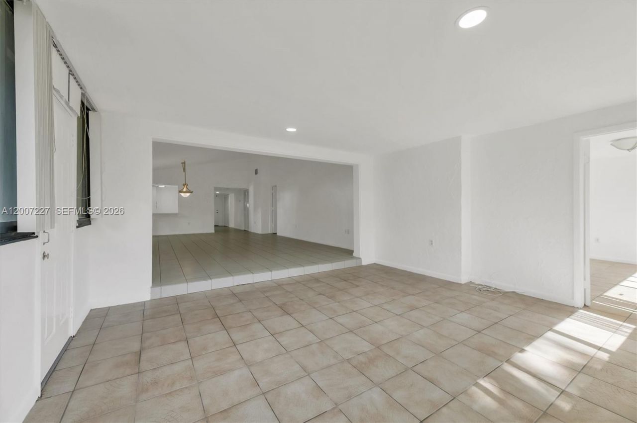 380 Fairway Cir , Unit 46, Weston, FL 33326 Photo