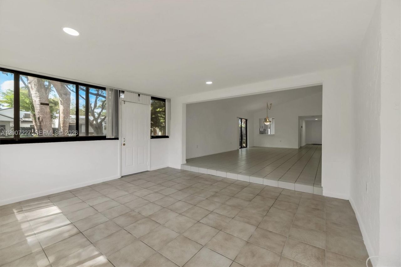 380 Fairway Cir , Unit 46, Weston, FL 33326 Photo