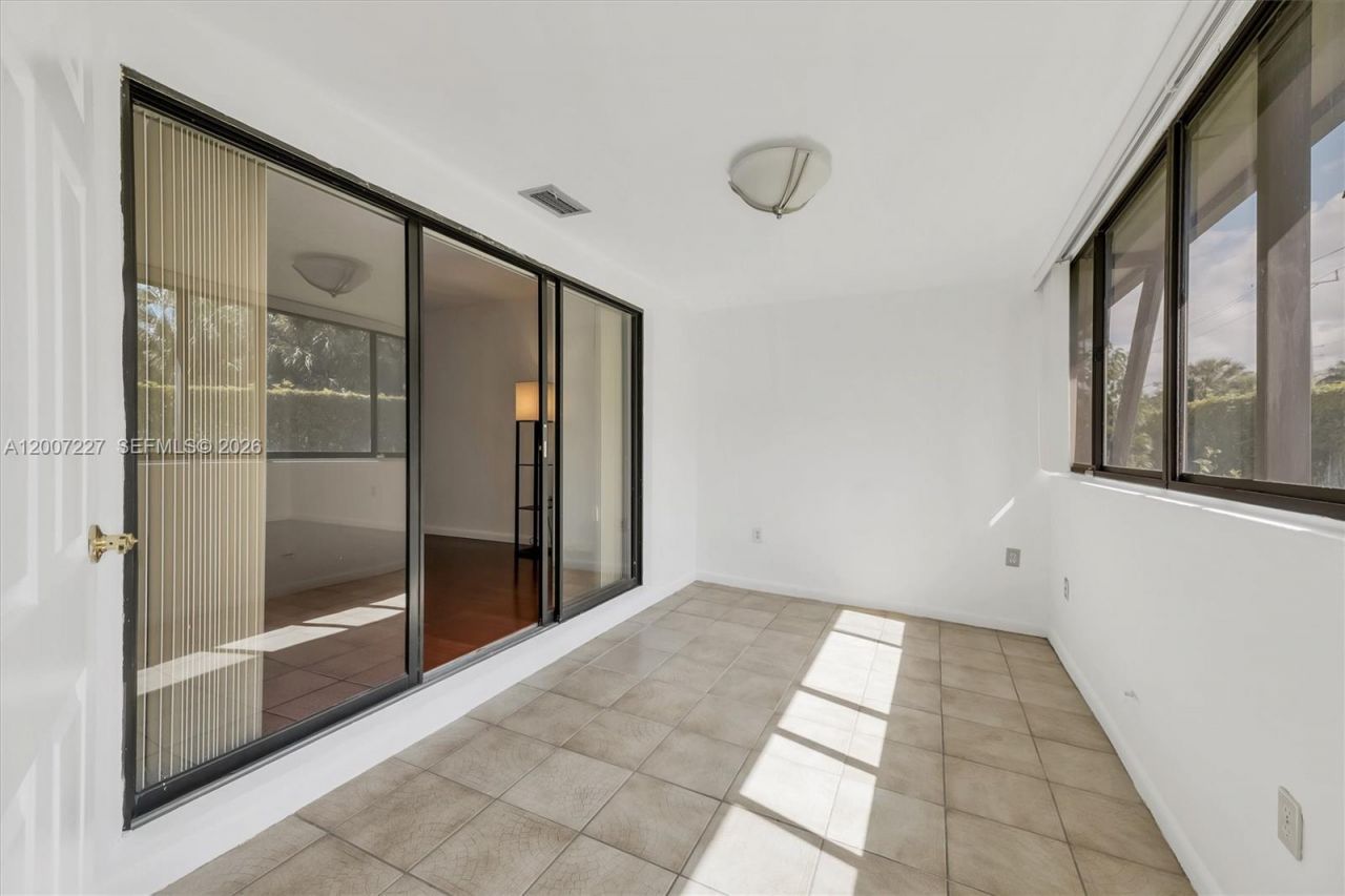 380 Fairway Cir , Unit 46, Weston, FL 33326 Photo