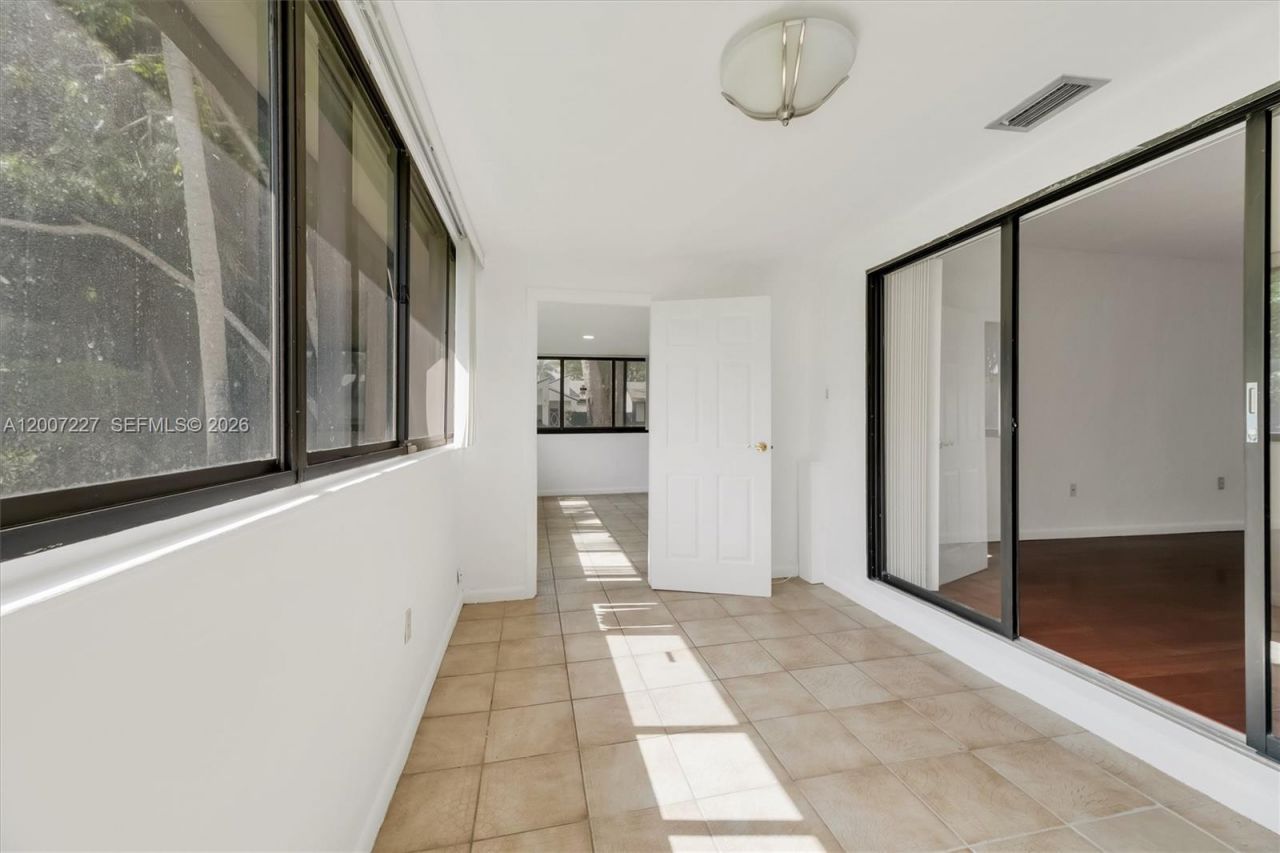 380 Fairway Cir , Unit 46, Weston, FL 33326 Photo