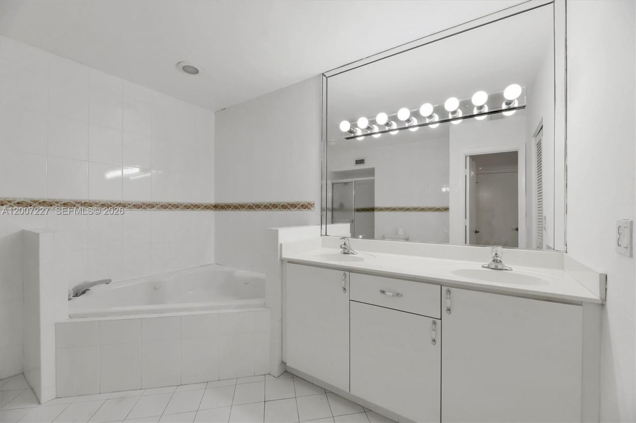380 Fairway Cir , Unit 46, Weston, FL 33326 Photo