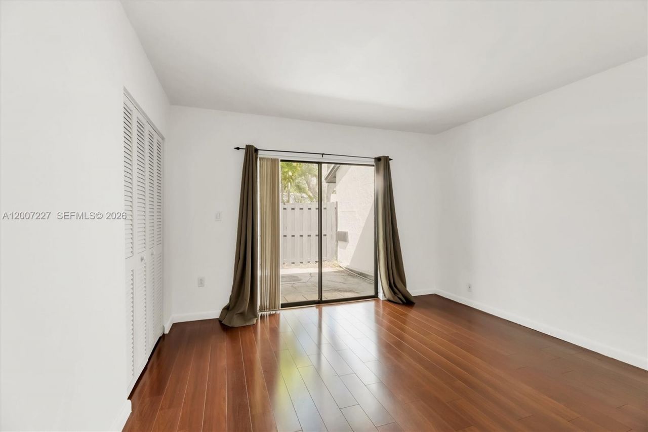 380 Fairway Cir , Unit 46, Weston, FL 33326 Photo