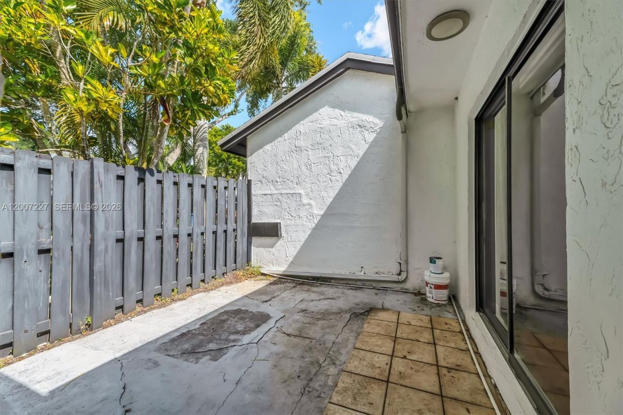 380 Fairway Cir , Unit 46, Weston, FL 33326 Photo