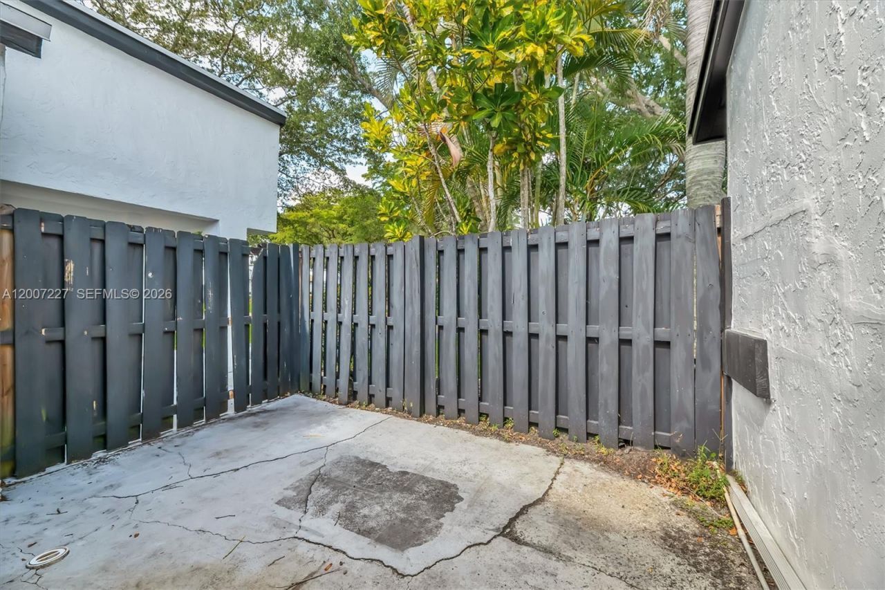 380 Fairway Cir , Unit 46, Weston, FL 33326 Photo