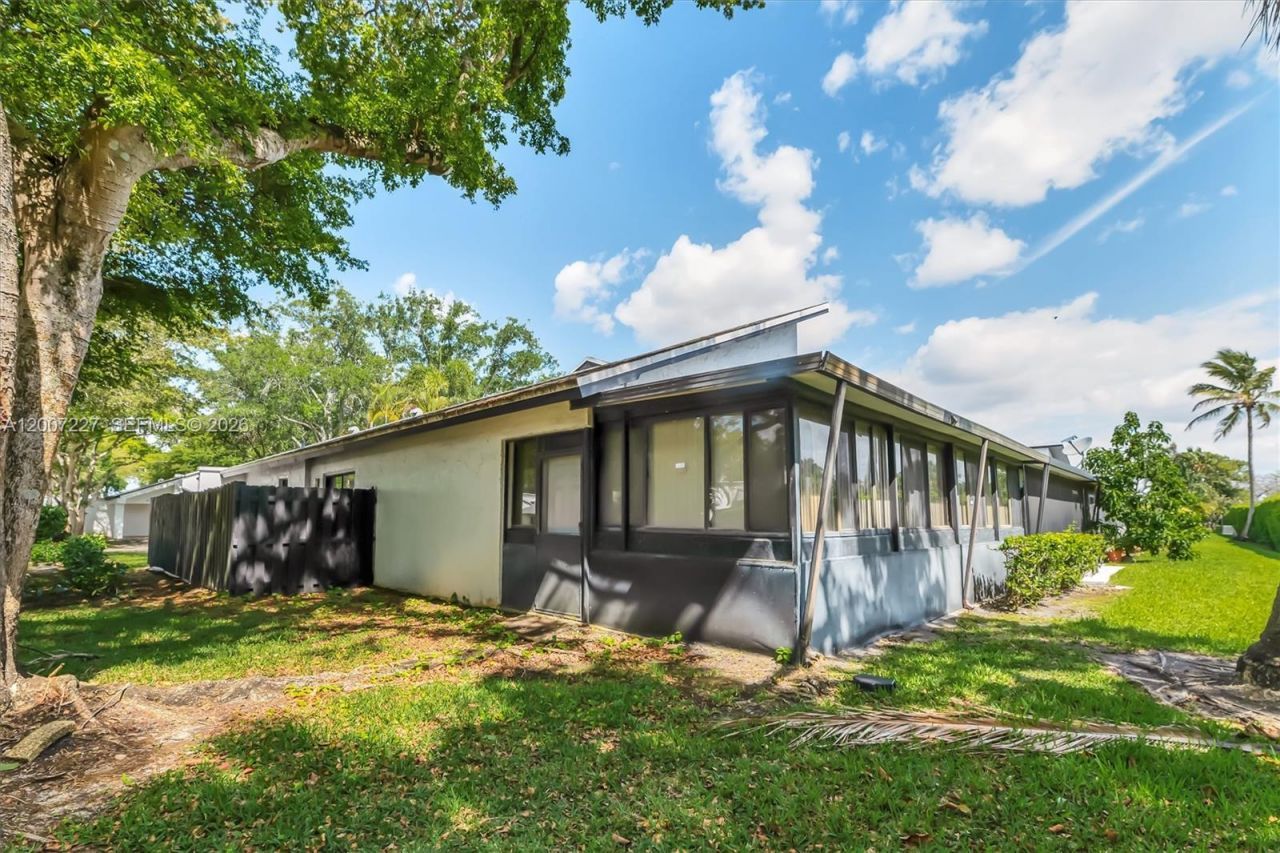380 Fairway Cir , Unit 46, Weston, FL 33326 Photo