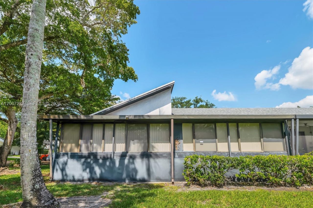 380 Fairway Cir , Unit 46, Weston, FL 33326 Photo