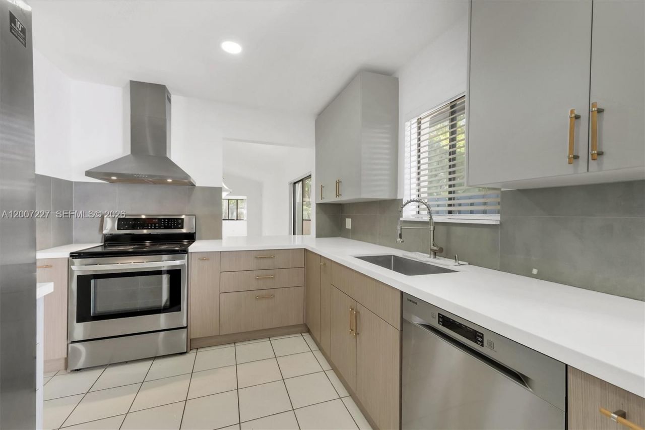 380 Fairway Cir , Unit 46, Weston, FL 33326 Photo