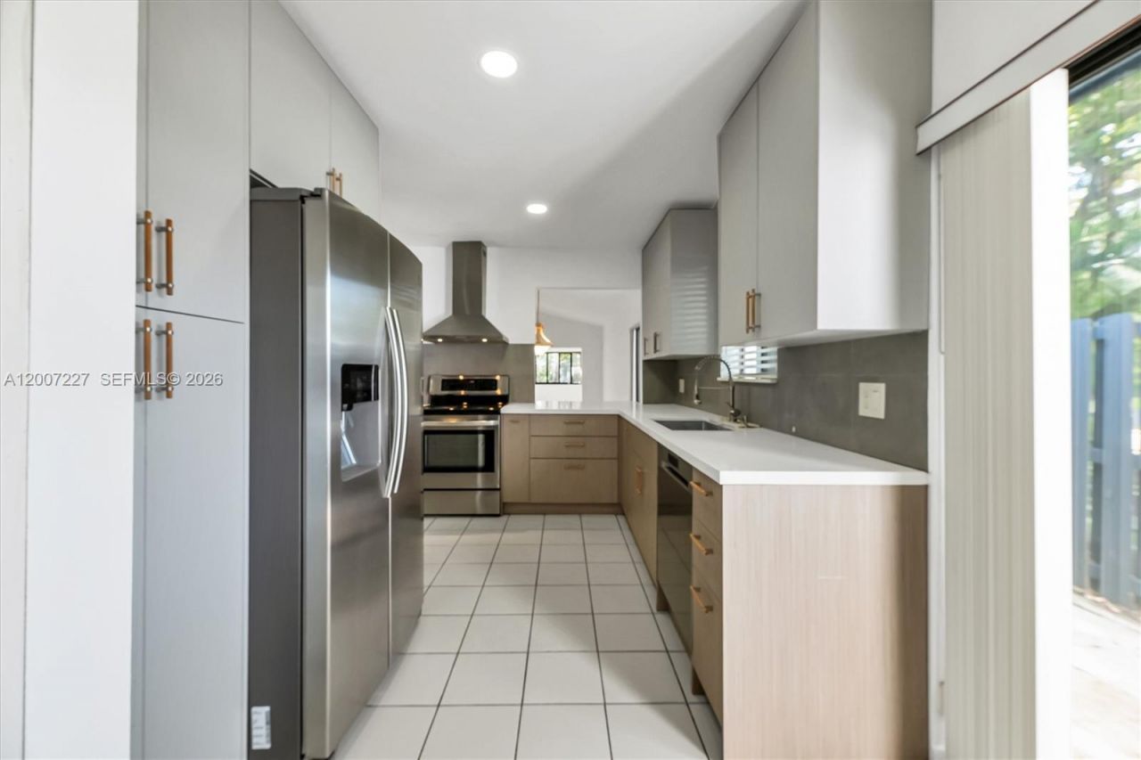 380 Fairway Cir , Unit 46, Weston, FL 33326 Photo