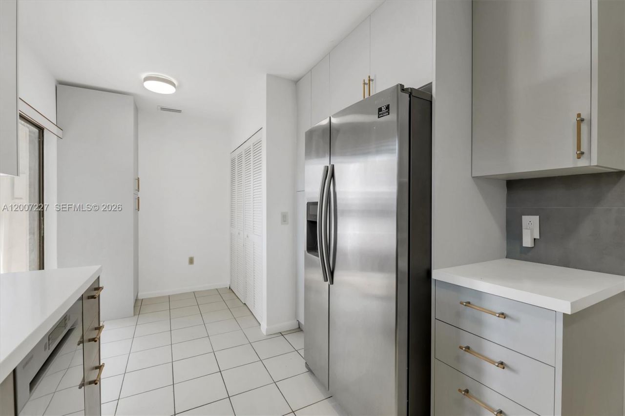 380 Fairway Cir , Unit 46, Weston, FL 33326 Photo