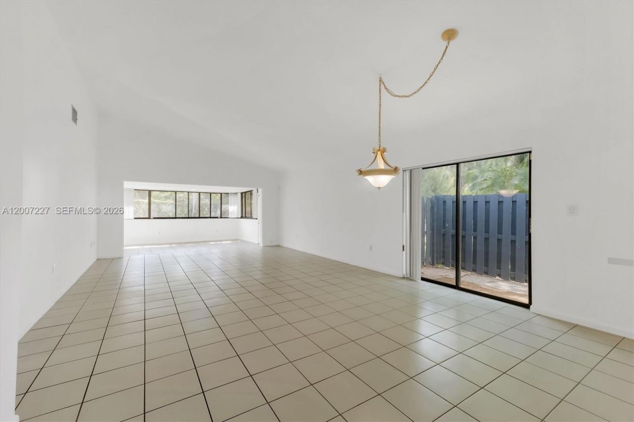 380 Fairway Cir , Unit 46, Weston, FL 33326 Photo