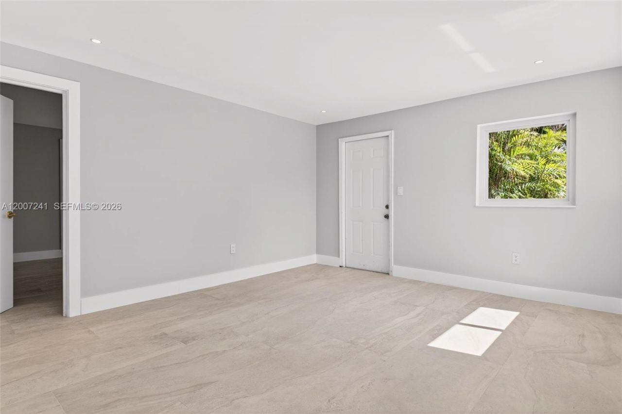 1250 NE 133rd St, North Miami, FL 33161 Photo
