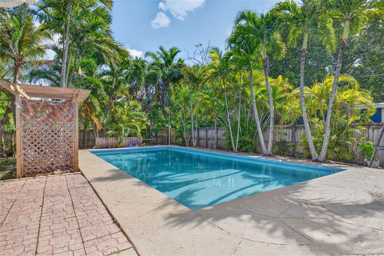 1250 NE 133rd St, North Miami, FL 33161 Photo