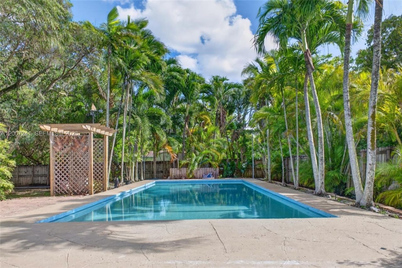 1250 NE 133rd St, North Miami, FL 33161 Photo