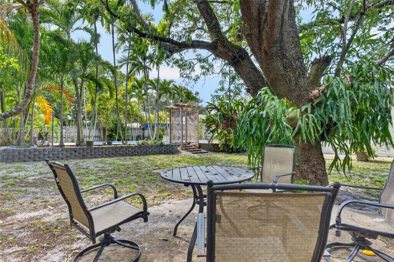 1250 NE 133rd St, North Miami, FL 33161 Photo
