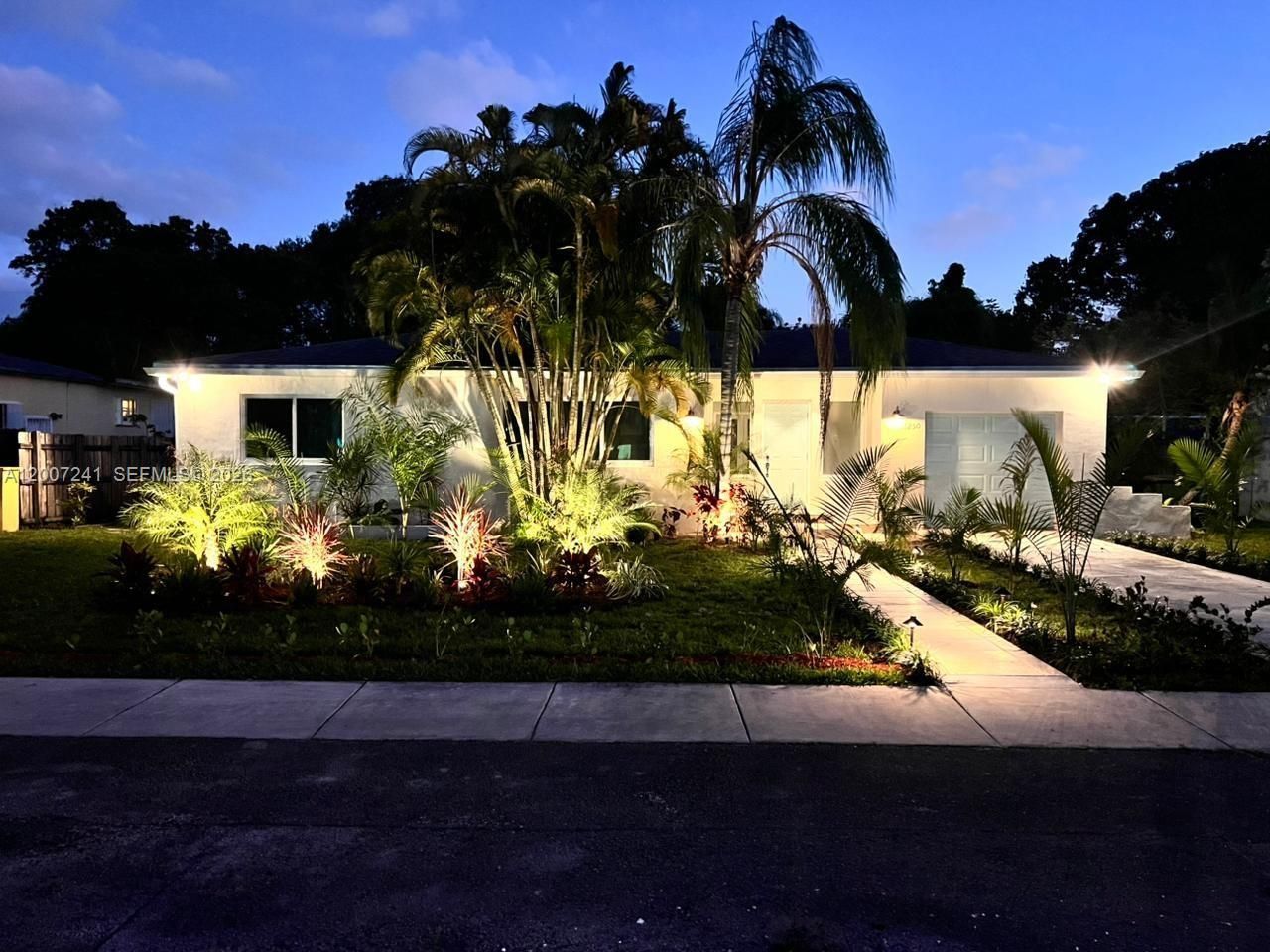 1250 NE 133rd St, North Miami, FL 33161 Photo