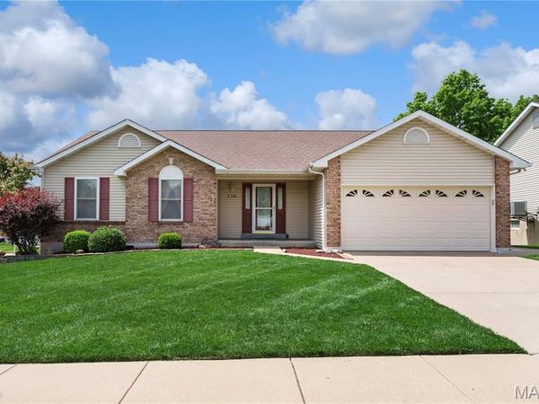 1848 Summitview Drive, St Charles, MO 63303