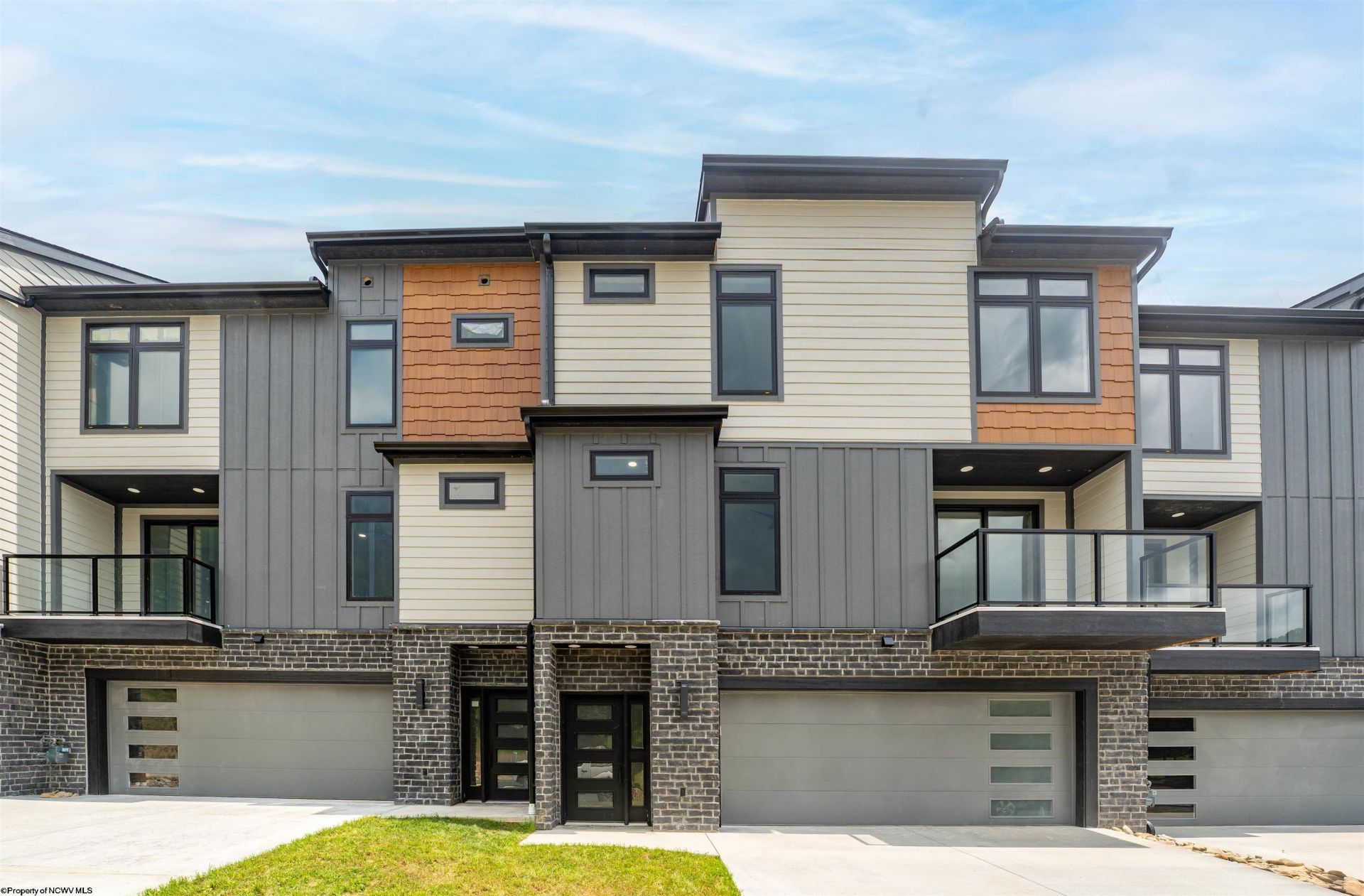 124 Tivoli Garden Drive, Morgantown, WV 26508 Main Photo