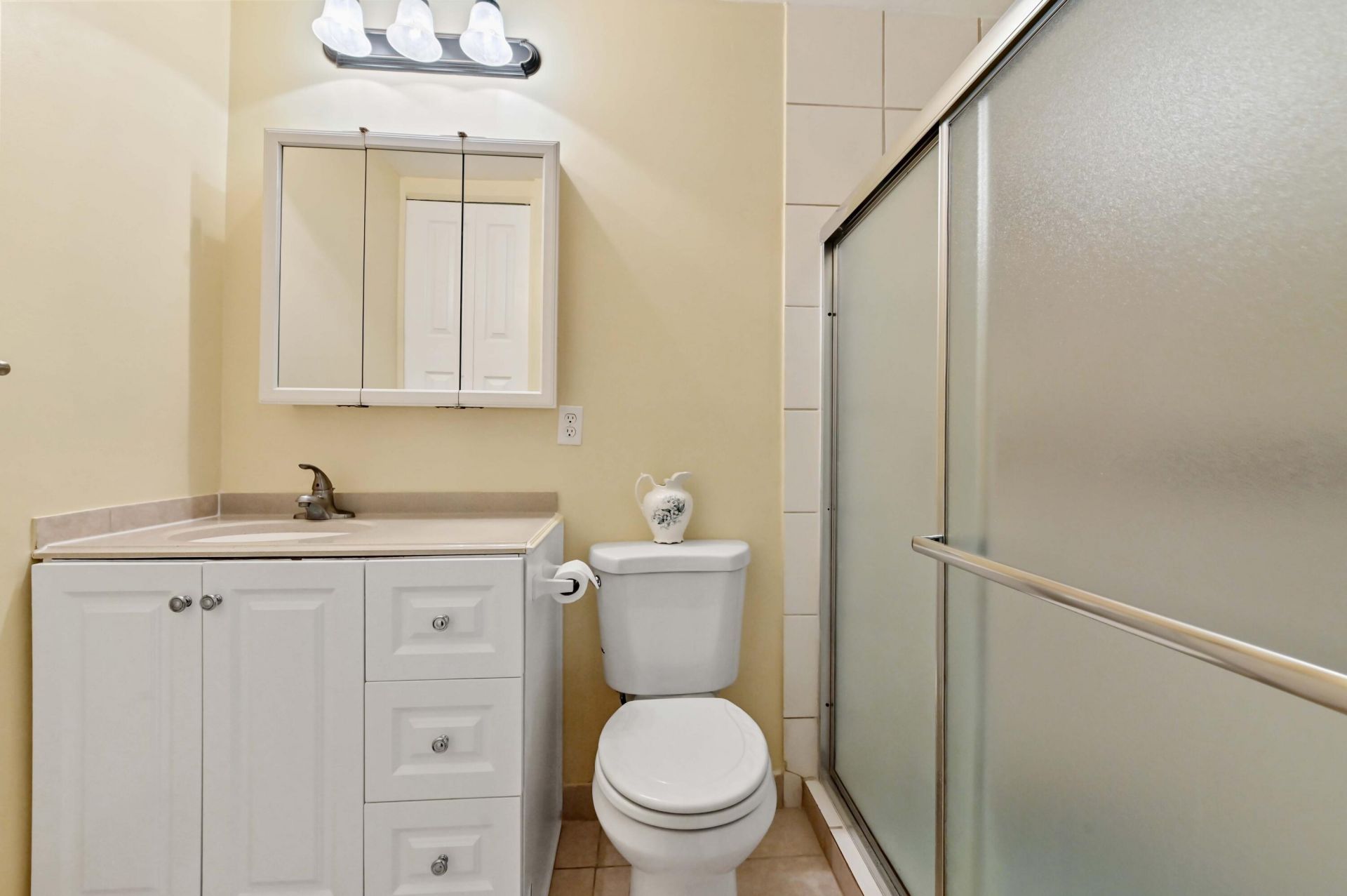 5725 Fernley Drive E, Unit 8, West Palm Beach, FL 33415 Photo