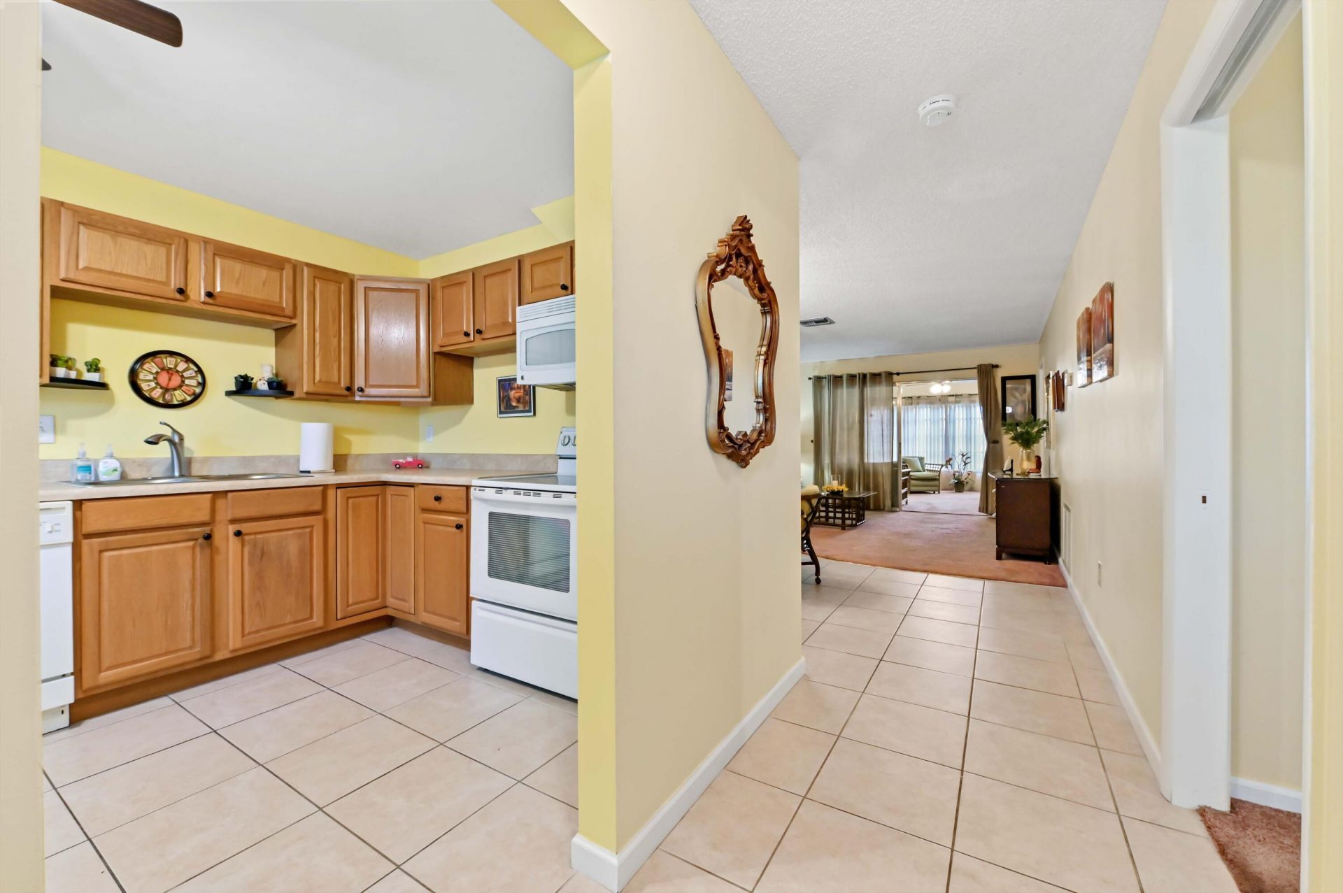 5725 Fernley Drive E, Unit 8, West Palm Beach, FL 33415 Photo