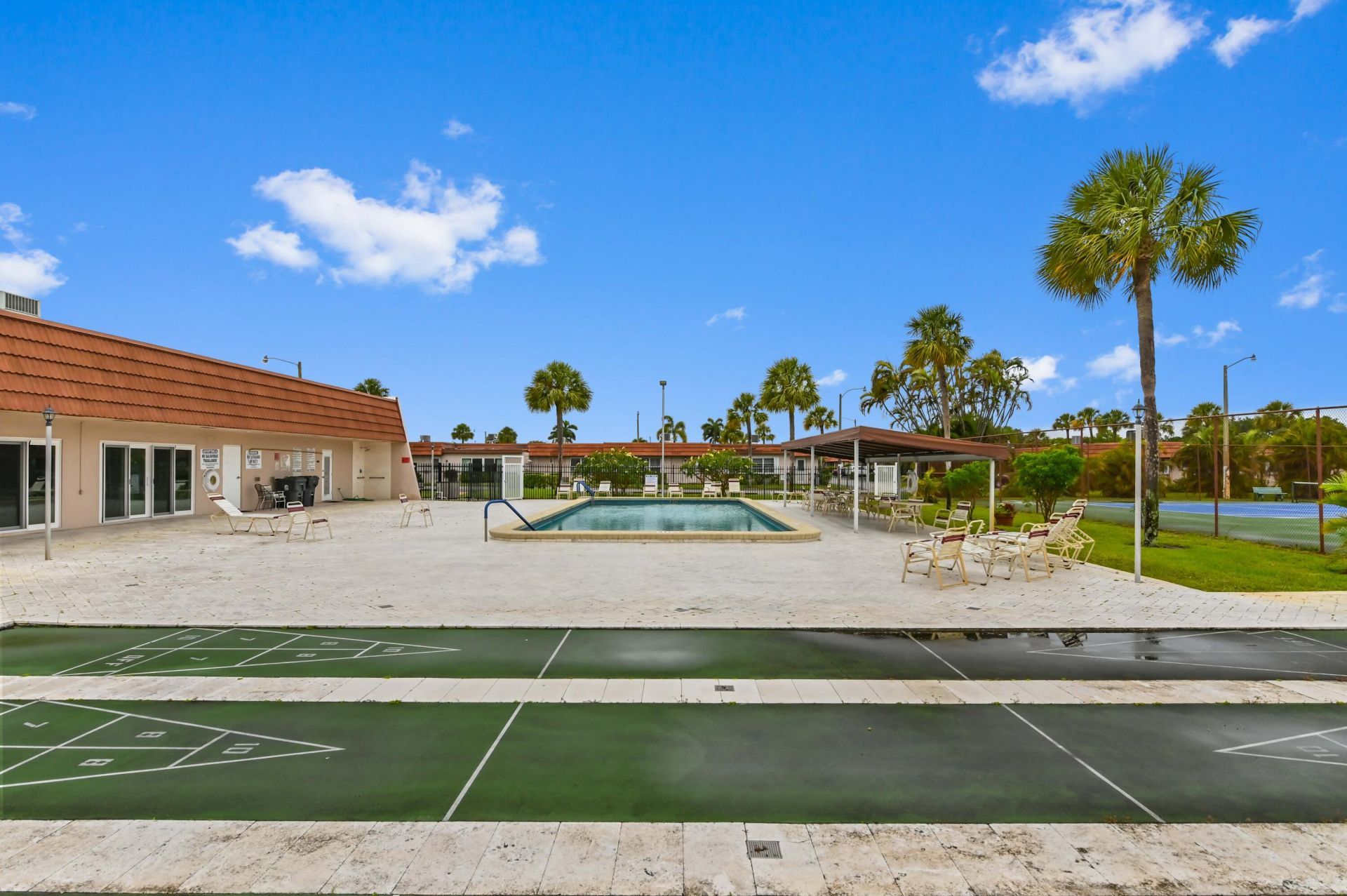 5725 Fernley Drive E, Unit 8, West Palm Beach, FL 33415 Photo