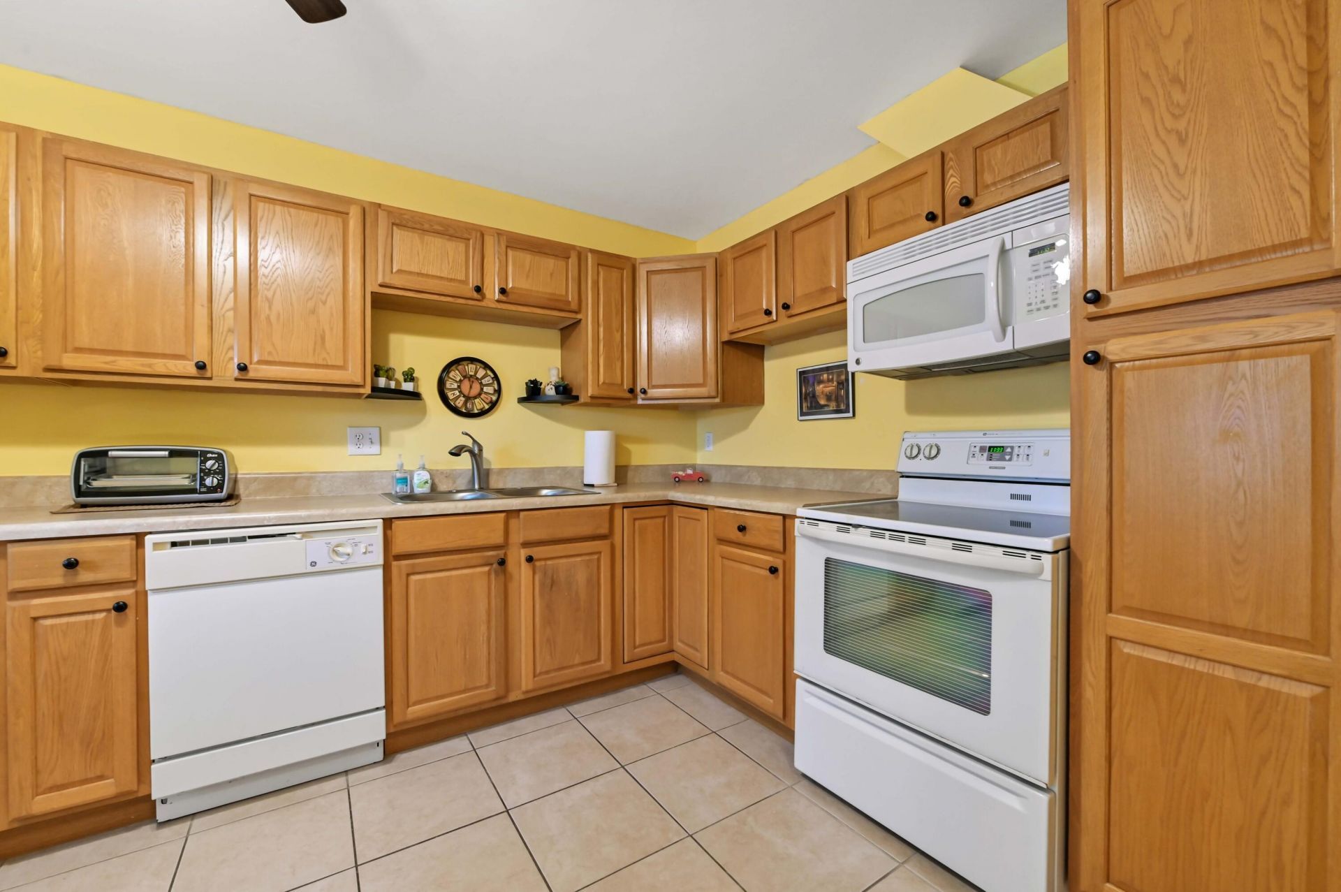 5725 Fernley Drive E, Unit 8, West Palm Beach, FL 33415 Photo