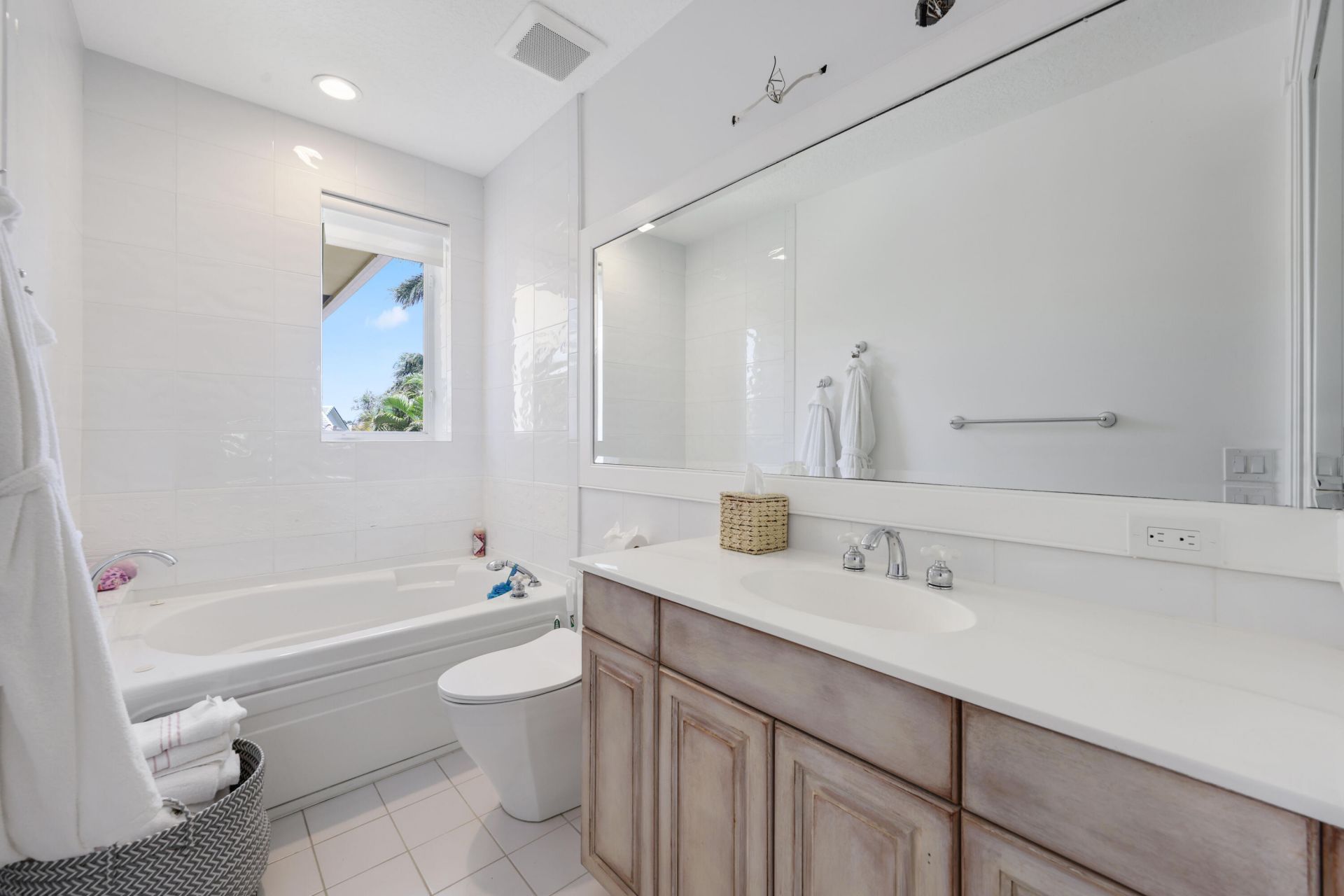 1019 Grand Court, Highland Beach, FL 33487 Photo