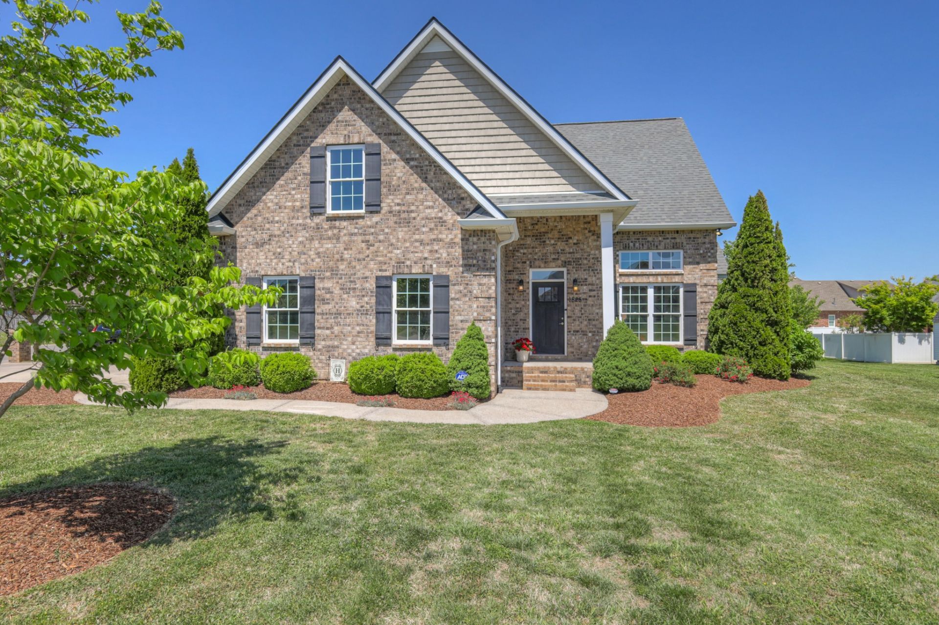 1825 Walking Dr, Murfreesboro, TN 37130 Main Photo
