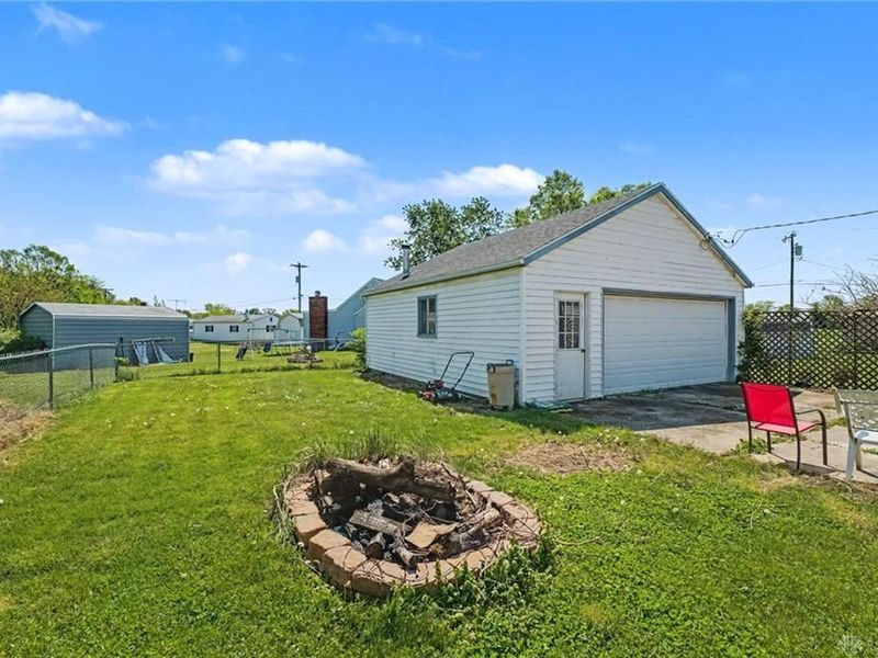 633 Floral Avenue, Troy, OH 45373 Photo 31