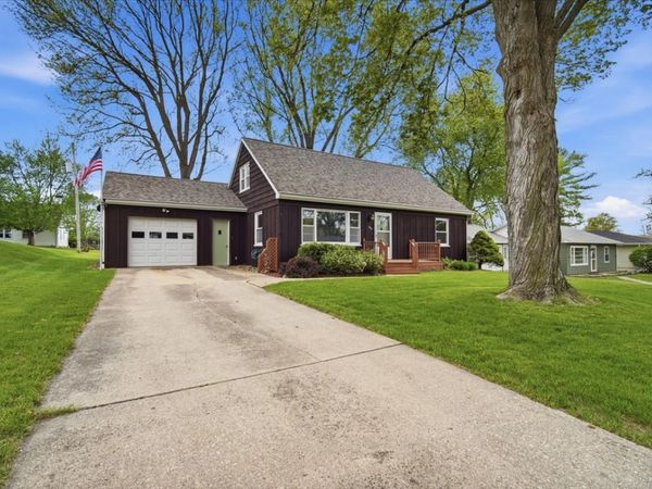 509 W Smith Street , Roanoke, IL 61561