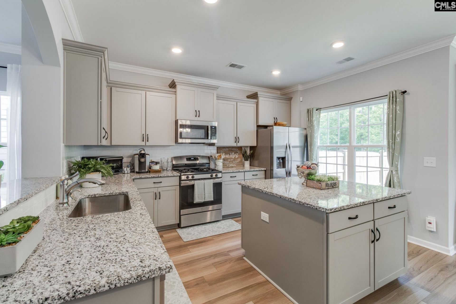 460 Harbour Pointe Drive  Photo 11