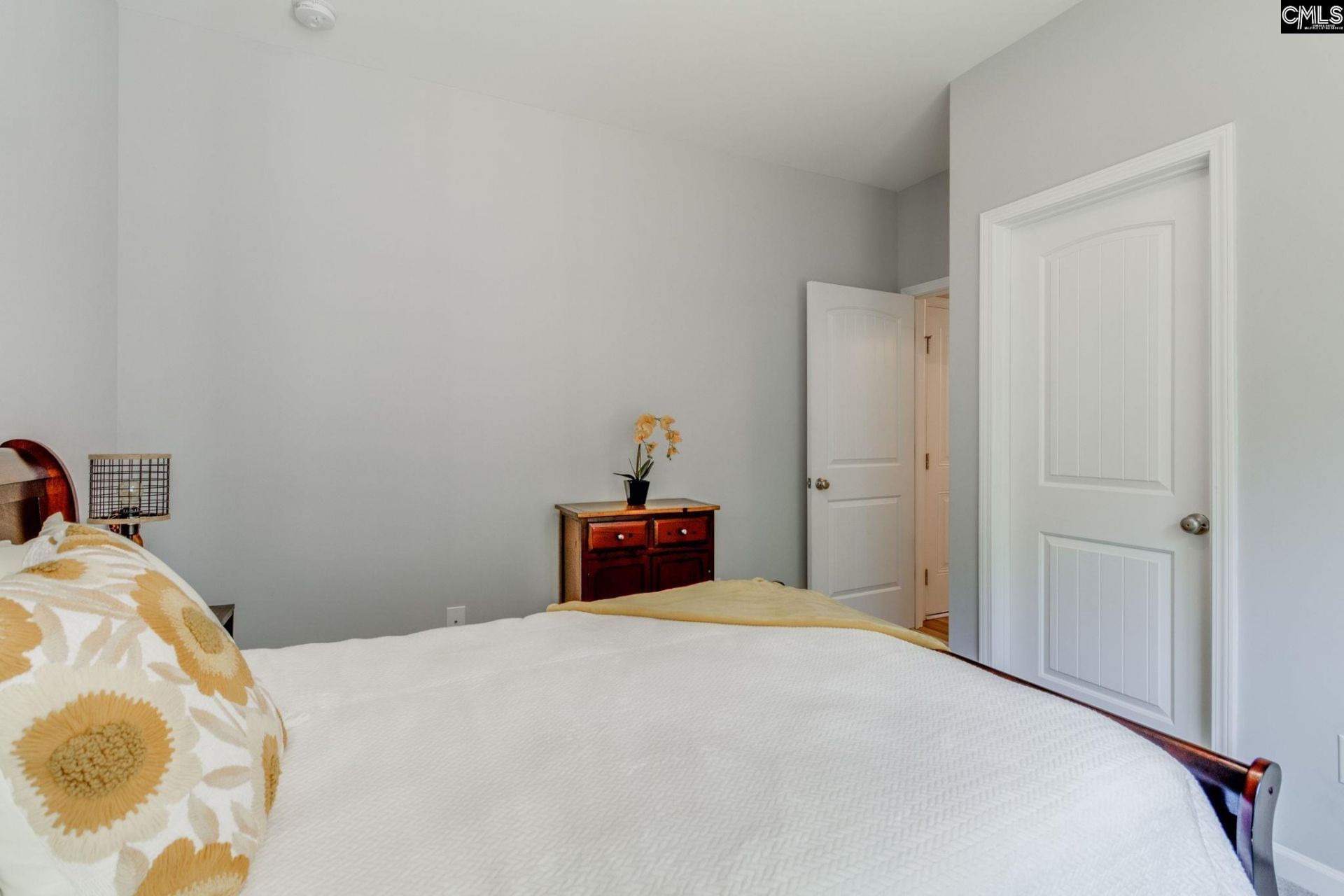 460 Harbour Pointe Drive  Photo 17