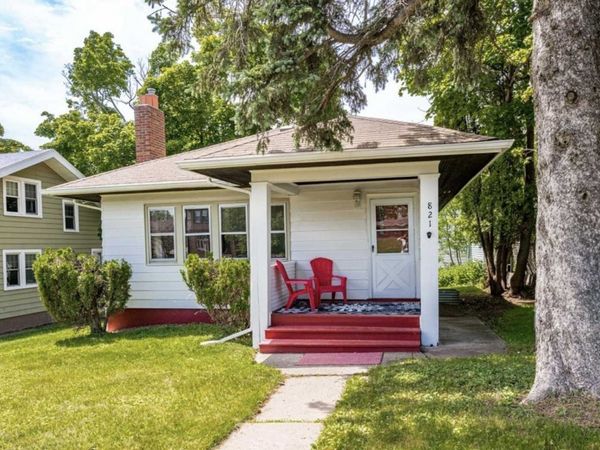 821 N 19th Avenue E, Duluth, MN 55812