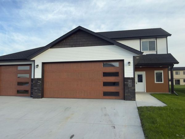 6297 86th Avenue S, Horace, ND 58047