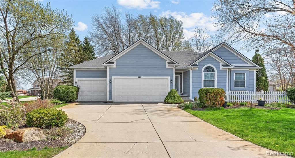 12311 Water Greens Court , Fenton Township, MI 48430 Main Photo
