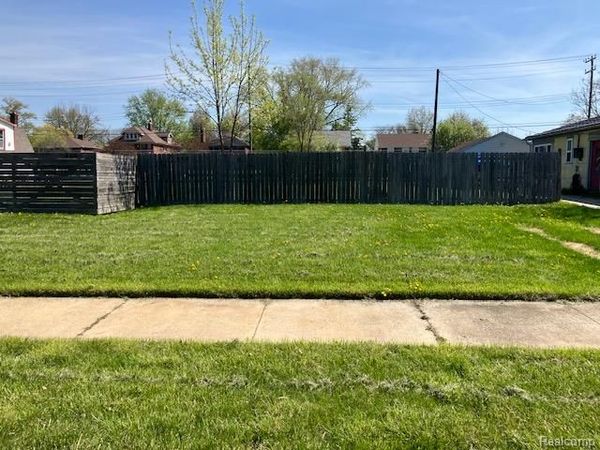 664 Ashland Street , Detroit, MI 48215