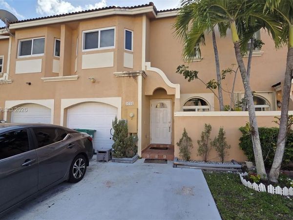 3732 SW 153rd Ct , Miami, FL 33185