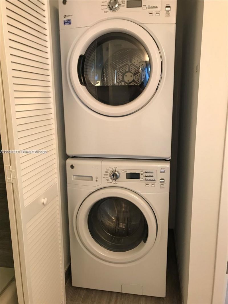 1010 Brickell Ave, Unit 4609, Miami, FL 33131 Photo