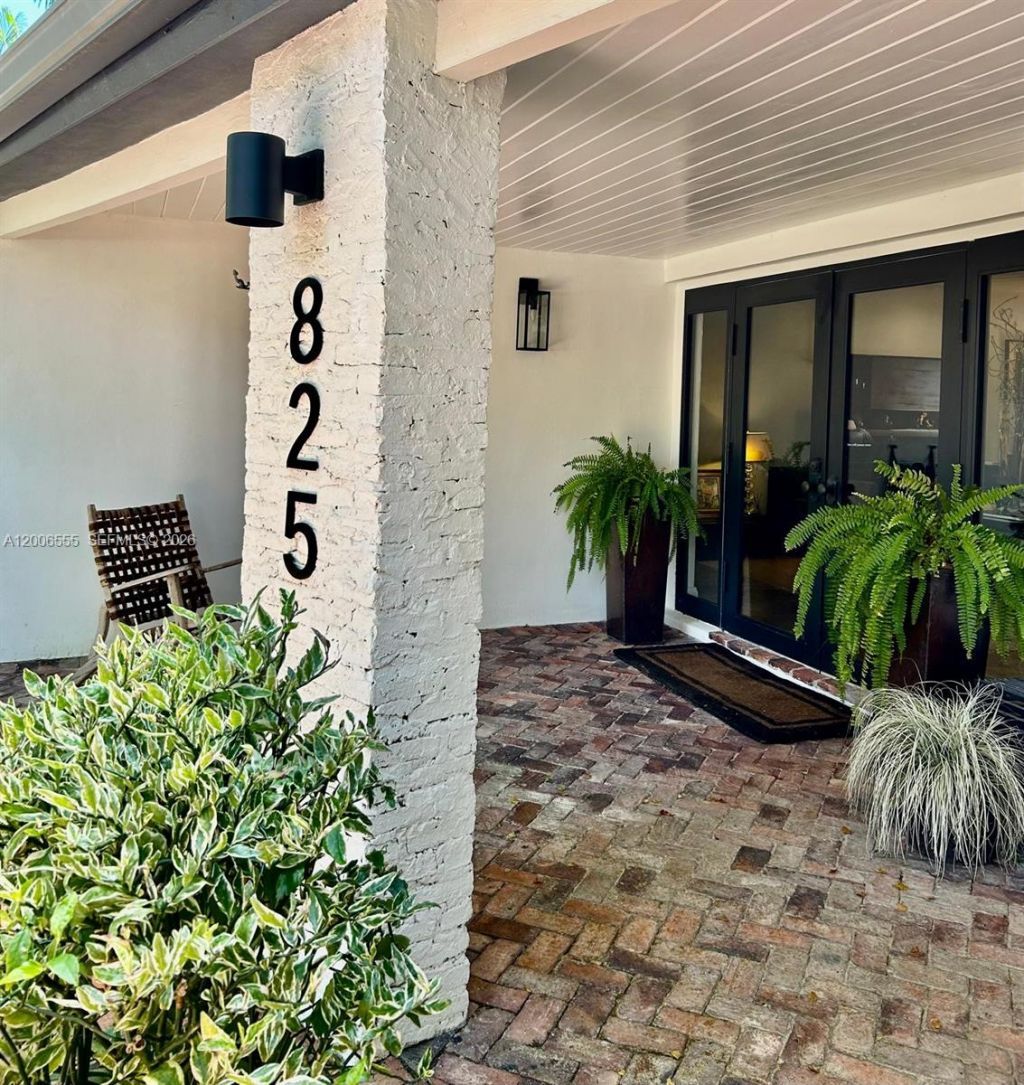 825 N Bel Air Dr, Plantation, FL 33317 Photo