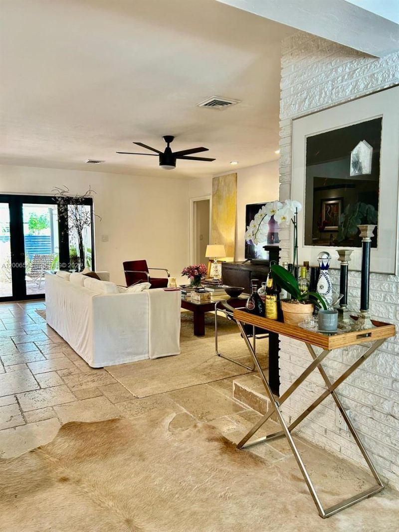 825 N Bel Air Dr, Plantation, FL 33317 Photo