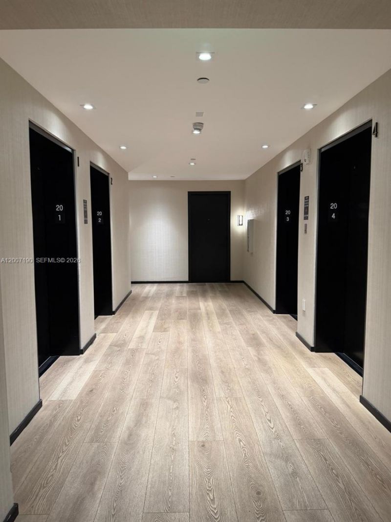 398 NE 5th St , Unit 2015, Miami, FL 33132 Photo