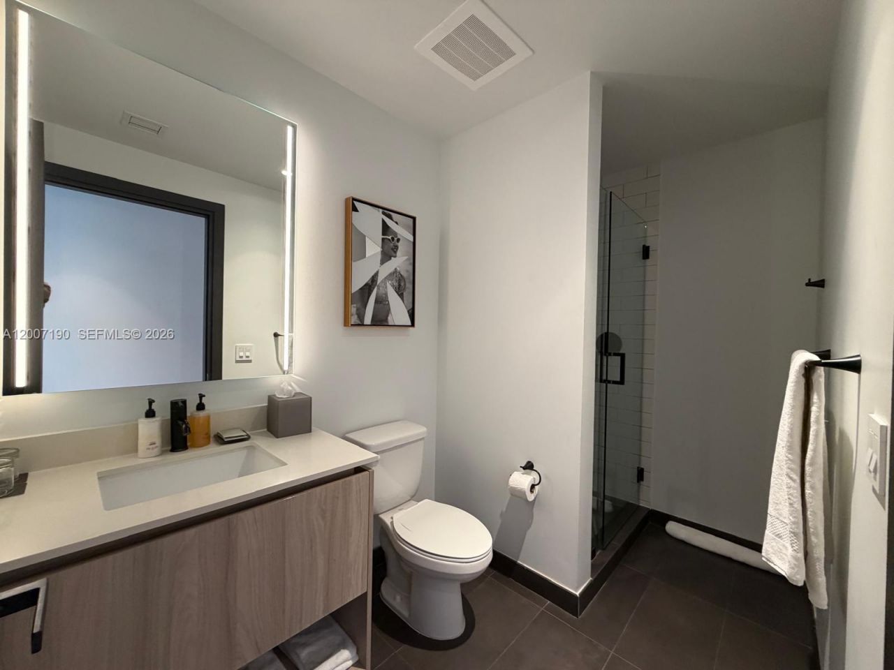 398 NE 5th St , Unit 2015, Miami, FL 33132 Photo