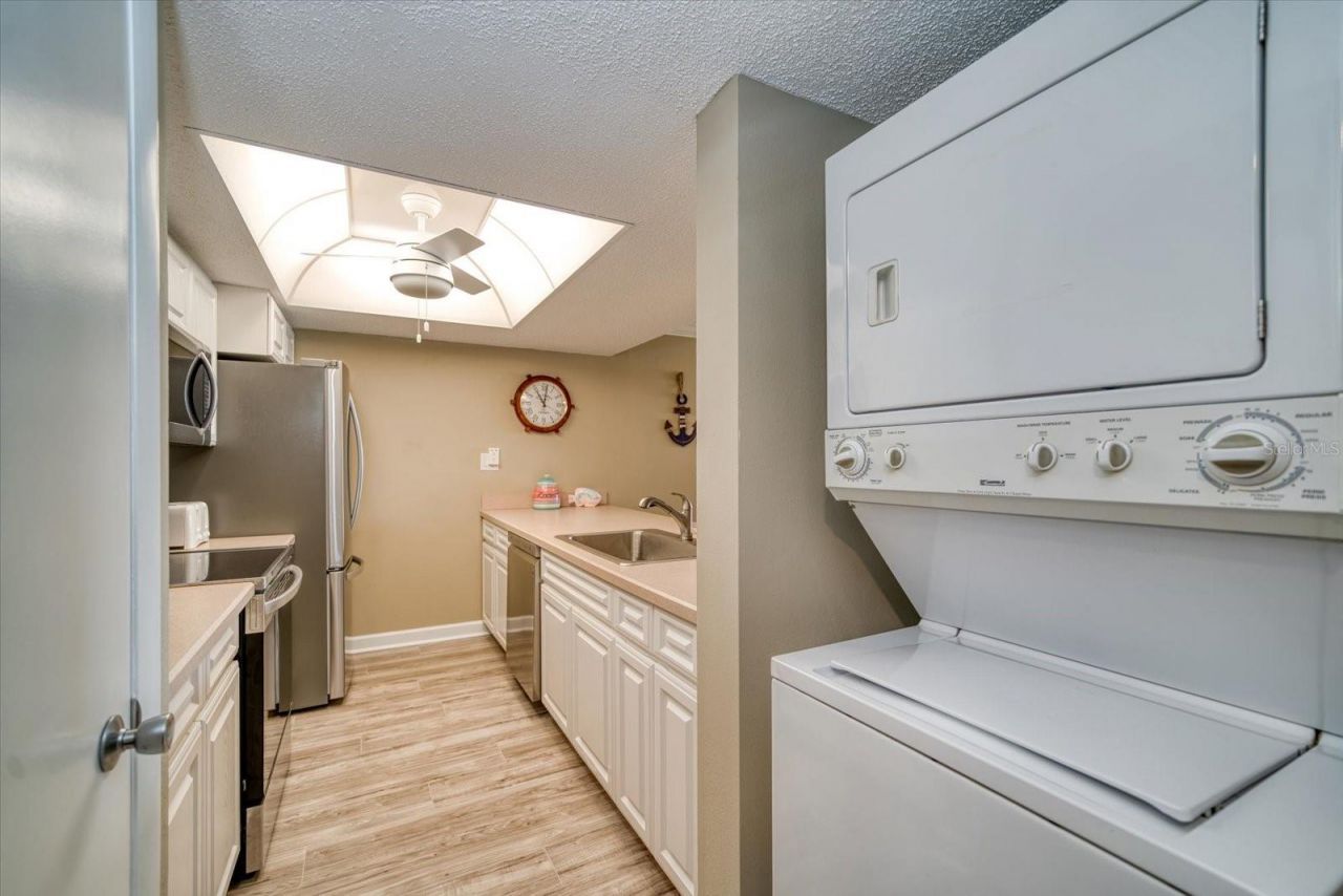 450 S Gulfview Boulevard, Unit 704, Clearwater Beach, FL 33767 Photo