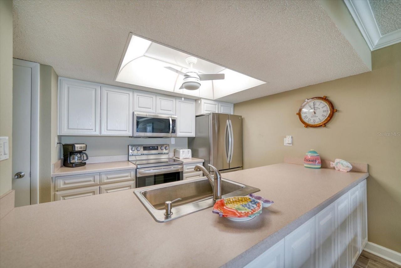 450 S Gulfview Boulevard, Unit 704, Clearwater Beach, FL 33767 Photo
