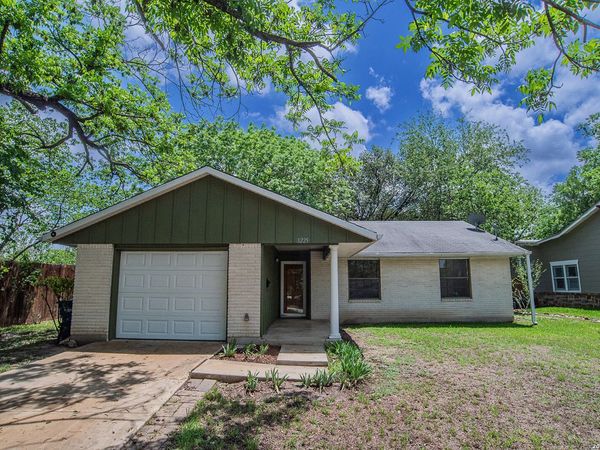 1225 W Coll, New Braunfels, TX 78130