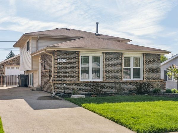 16805 Hilltop Avenue , Orland Hills, IL 60487