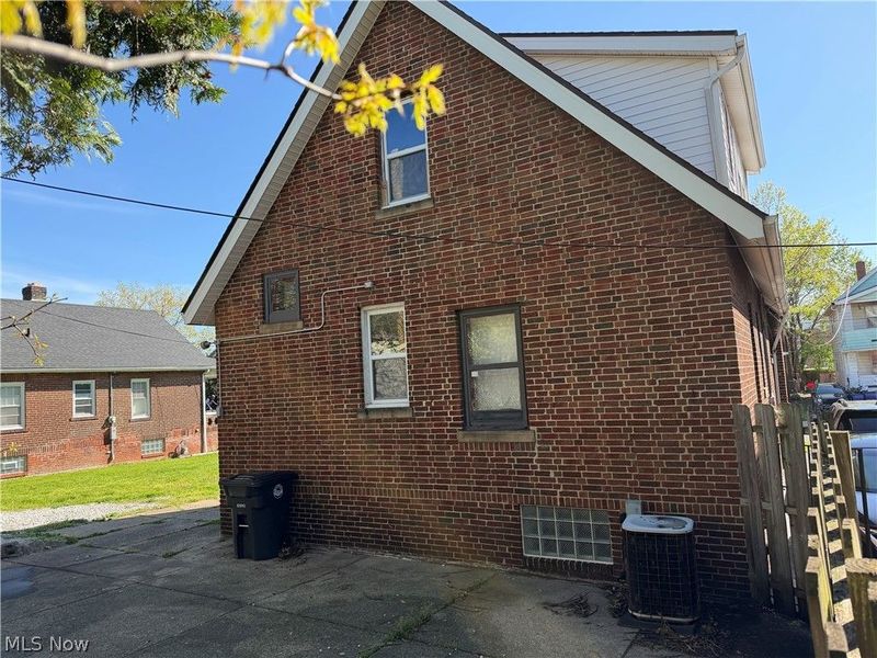 895 Rondel Road, Cleveland, OH 44110 Photo 15